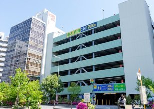 新大阪東口パーキング正面